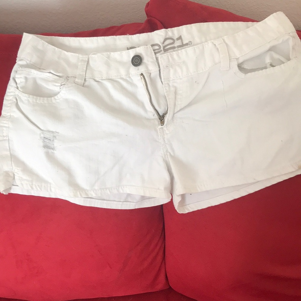White Rue 21 Shorts